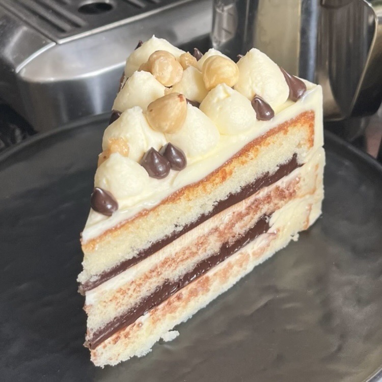 کیک فندق شکلات