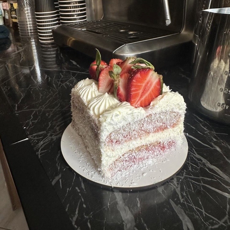 تیرامیسو توت فرنگی