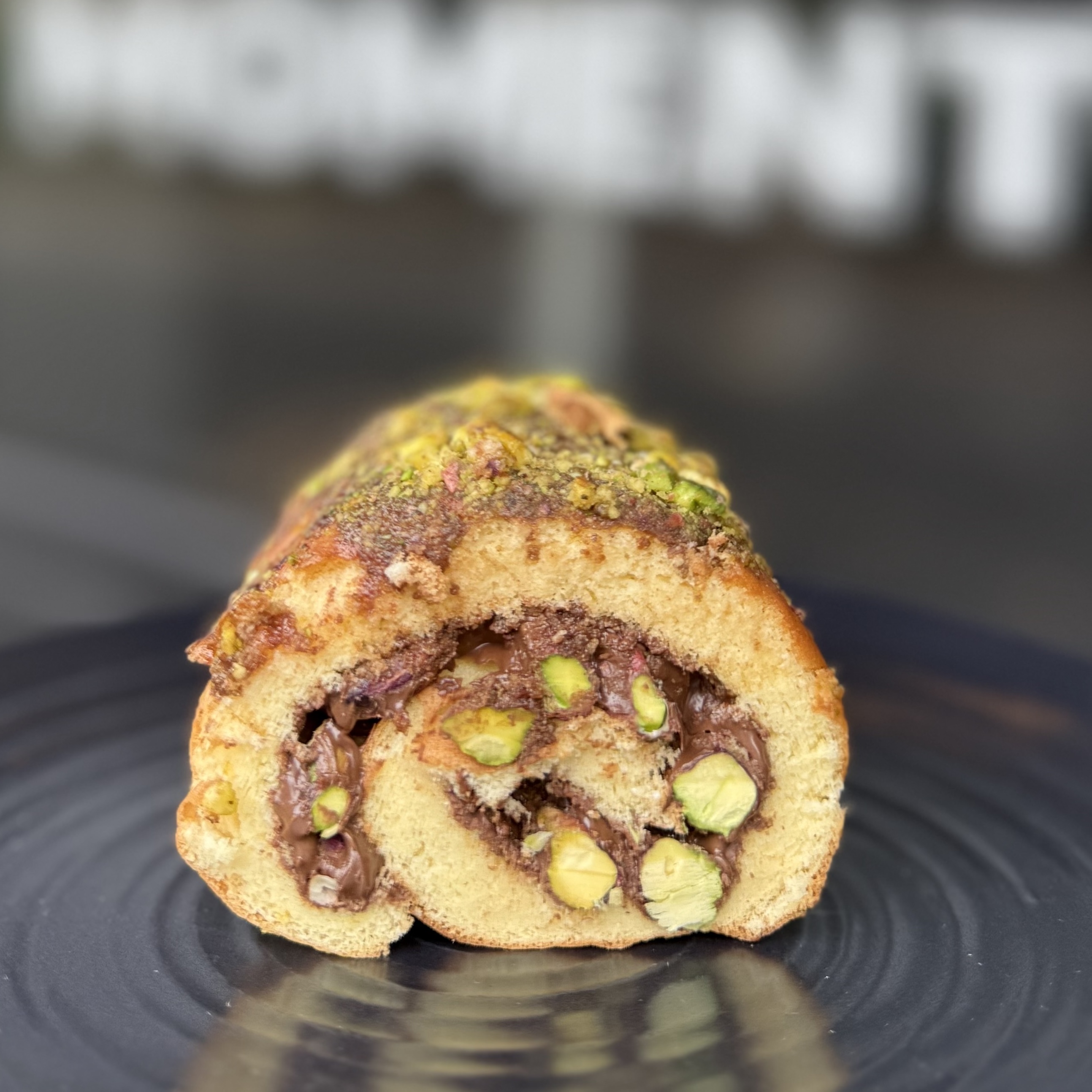 رولت پسته نوتلا